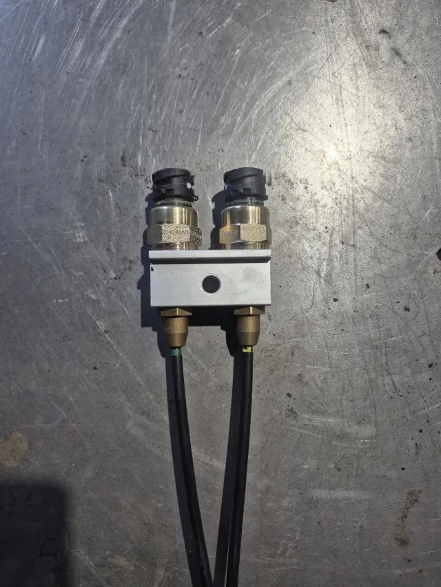 Trykkbryter x2 med brakett 20424060